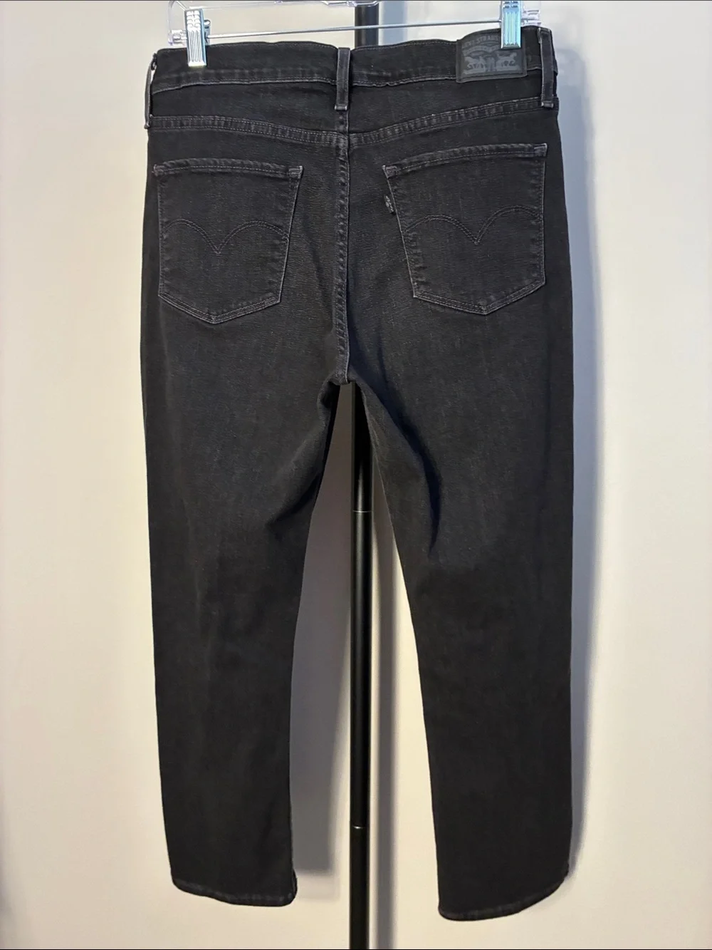 Levis measurements photos